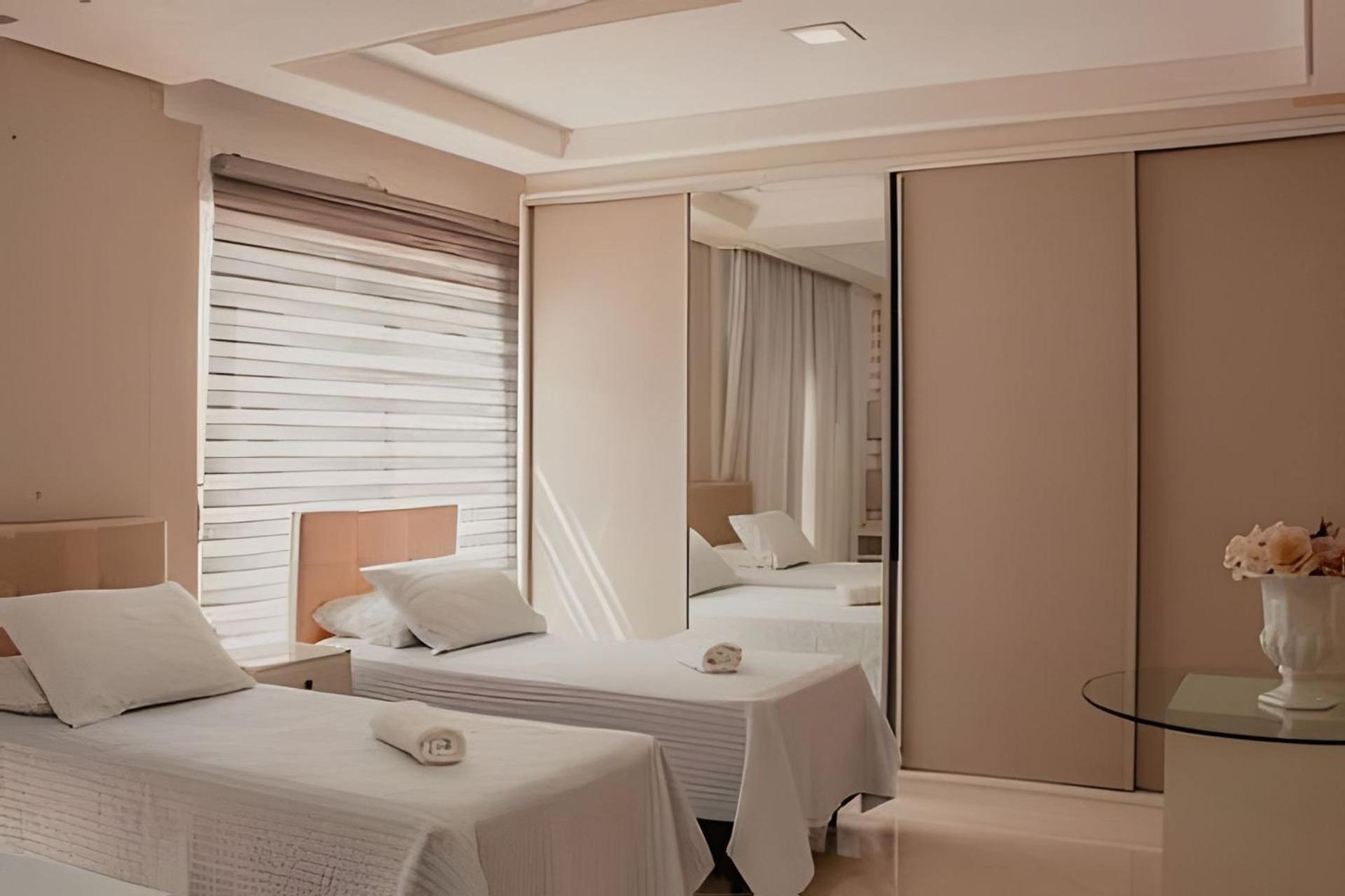 Sobrado Com 5 Suite 1 Quarto Piscina Churraqueira Ar Ate 20 Hospede Фос-ду-Игуасу Экстерьер фото